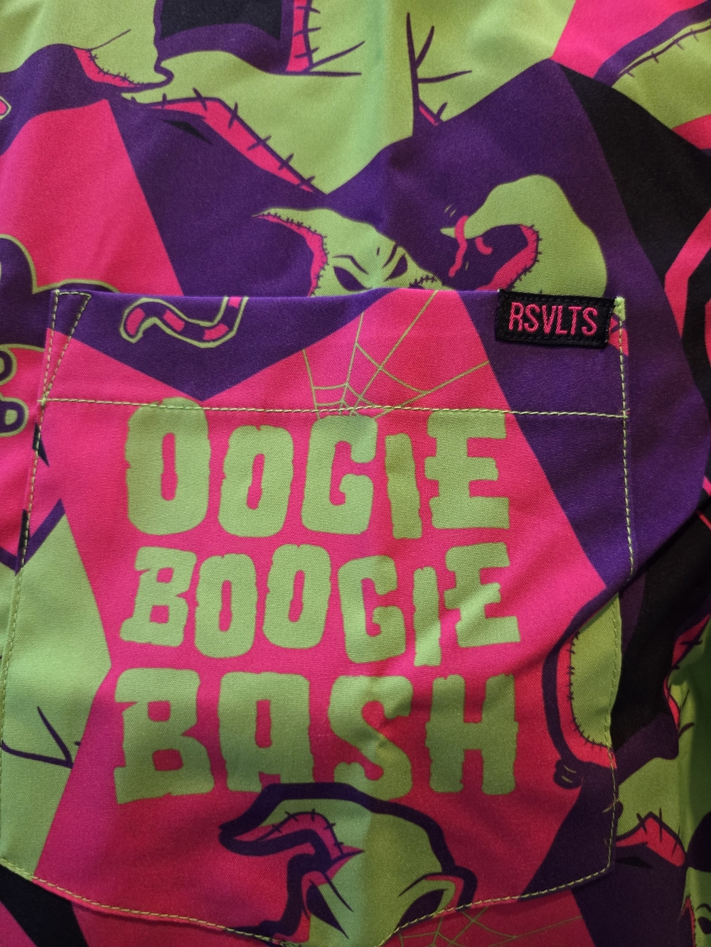 Disney Oogie Boogie Bash Halloween Men’s Button-Up Shirt Rare!!! NWT - Picture 4 of 6